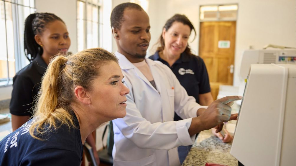 Anke Engelke mit action medeor in Tansania