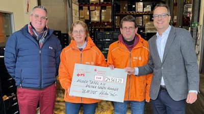 Dental-Labor Hans Fuhr überreicht Spendenscheck an Kölner Tafel