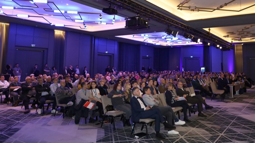 Merz: Mensch, Maschine, Innovation. Merz: Mensch, Maschine, Innovation.