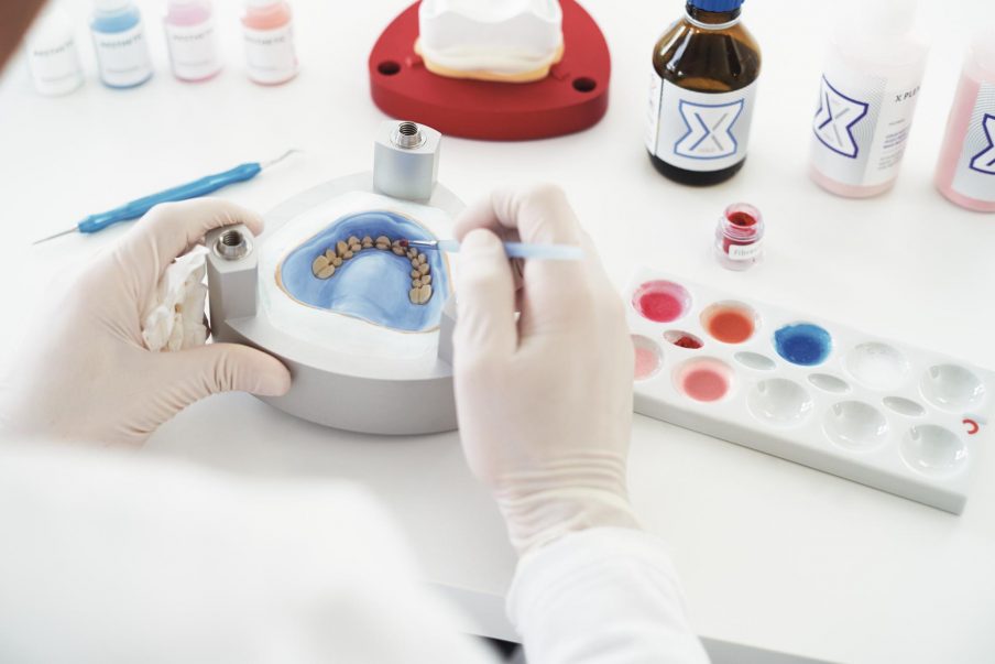 Natürliche Gingiva gestalten durch Charakterisierung Natürliche Gingiva gestalten durch Charakterisierung